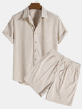 Camisa de botones y pantalones cortos