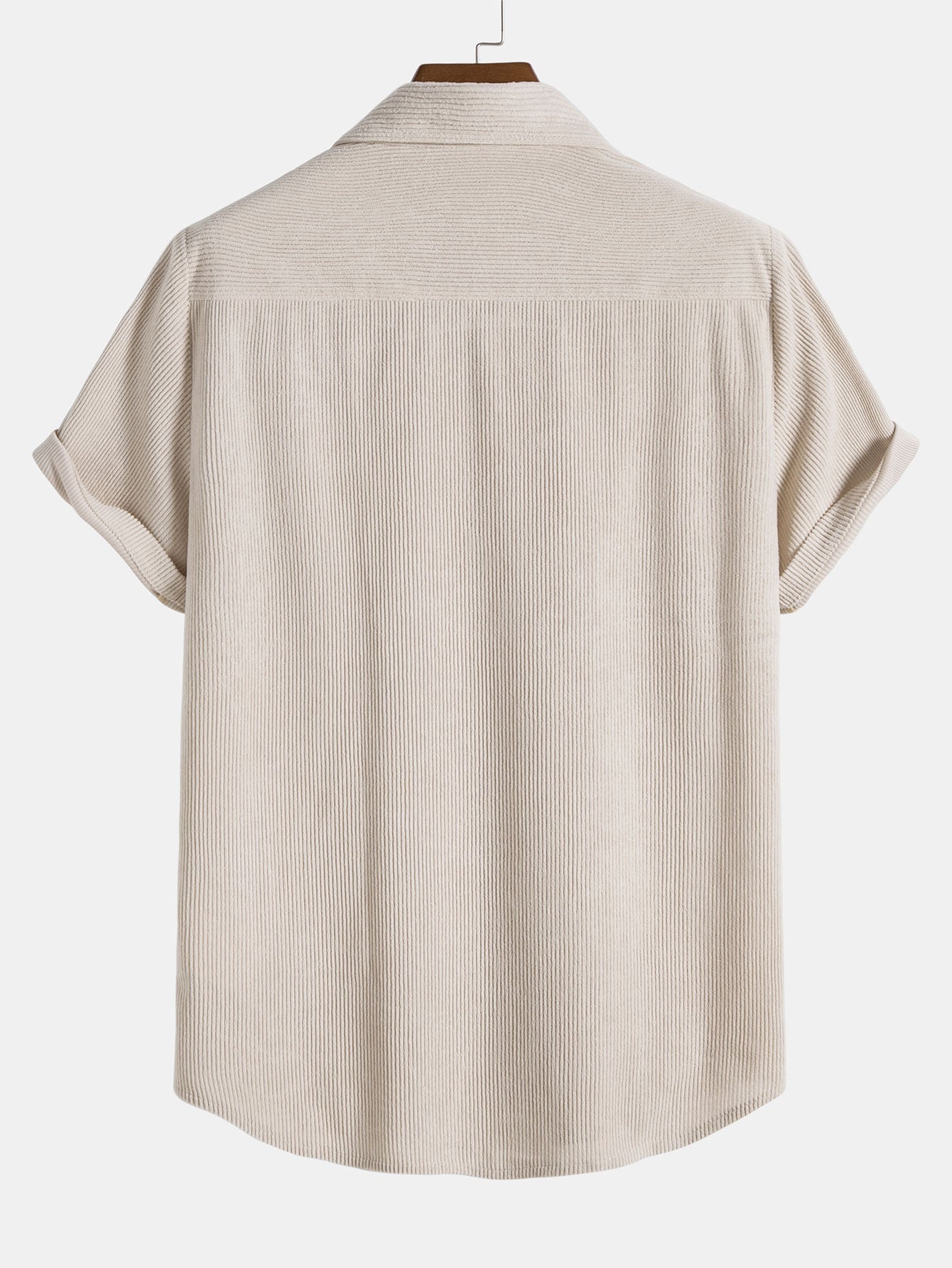 Camisa de botones y pantalones cortos