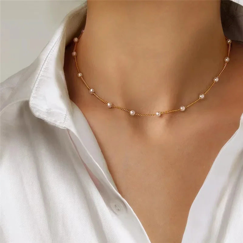 Collares multicapas con colgante de corazón y cruz de perlas