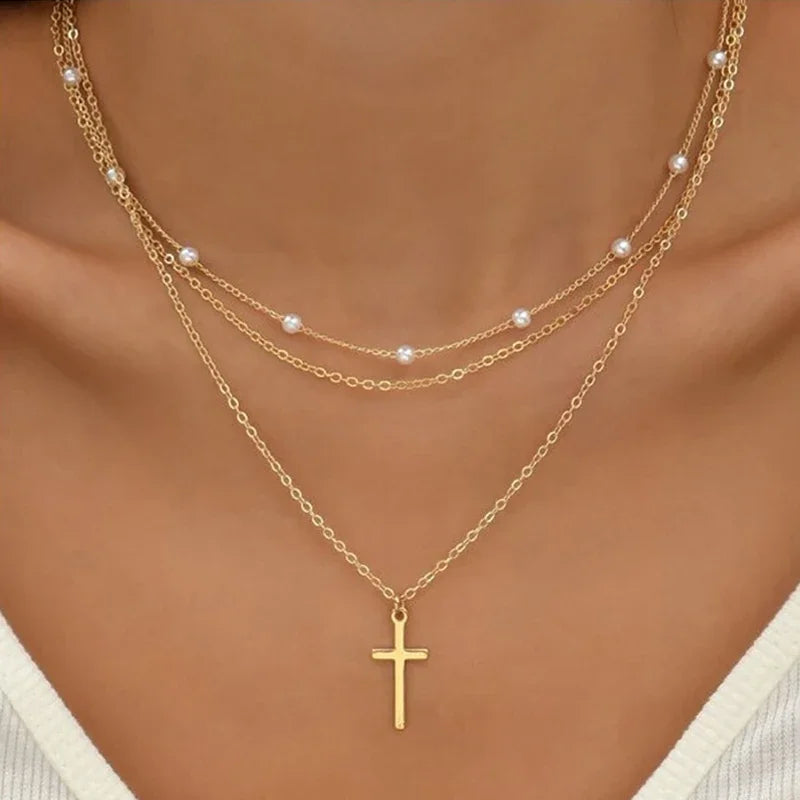 Collares multicapas con colgante de corazón y cruz de perlas