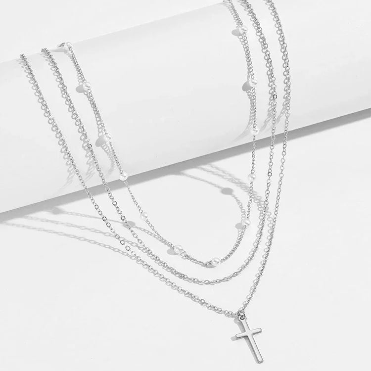 Collares multicapas con colgante de corazón y cruz de perlas