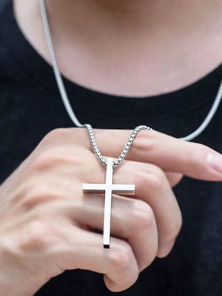 Collar con colgante de cruz simple