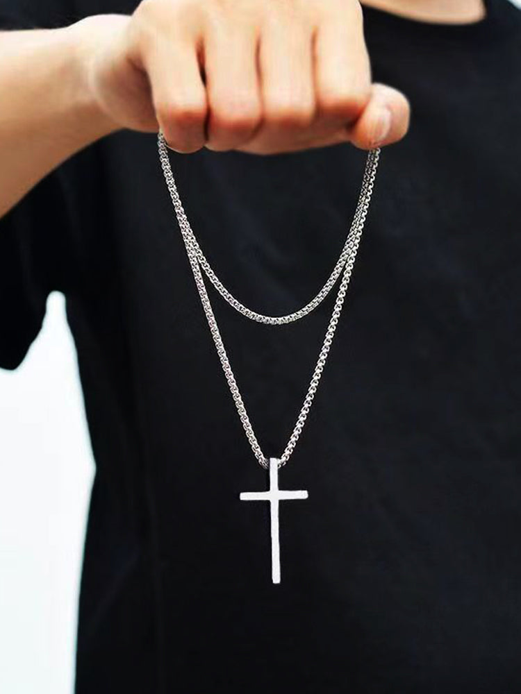 Collar con colgante de cruz simple