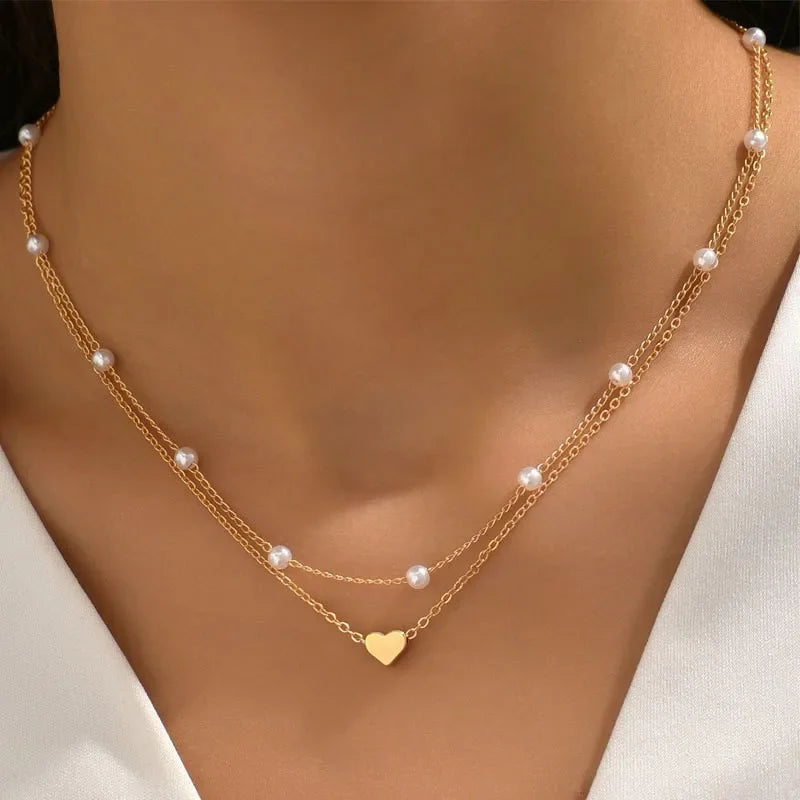Collares multicapas con colgante de corazón y cruz de perlas
