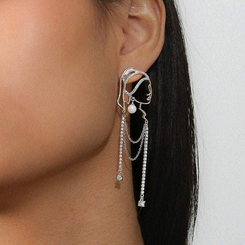 Chica con aretes de perlas