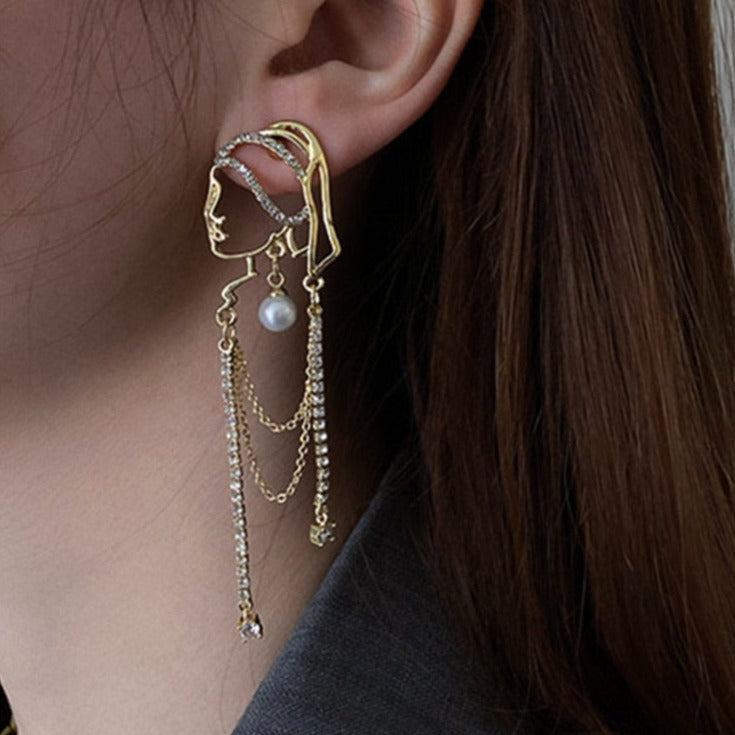 Chica con aretes de perlas